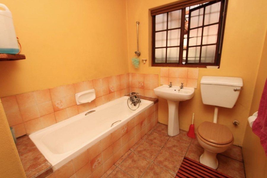 4 Bedroom Property for Sale in London Village Western Cape